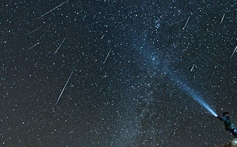 她的眼里有流星劃過作文