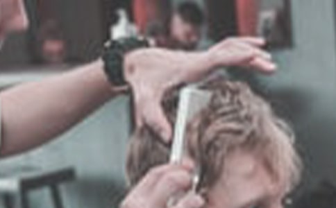 重慶南川區(qū)美發(fā)師回鄉(xiāng)養(yǎng)雞當(dāng)雞倌