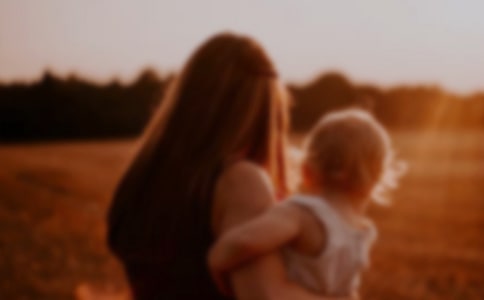 ���µ�ĸ�H��һ����