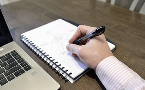 書(shū)香四溢作文1300字左右高一