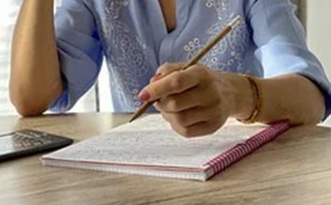 走過你身邊的每一天都鮮艷作文3000字