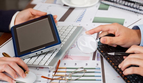 財(cái)務(wù)會(huì)計(jì)述職報(bào)告11篇(精)